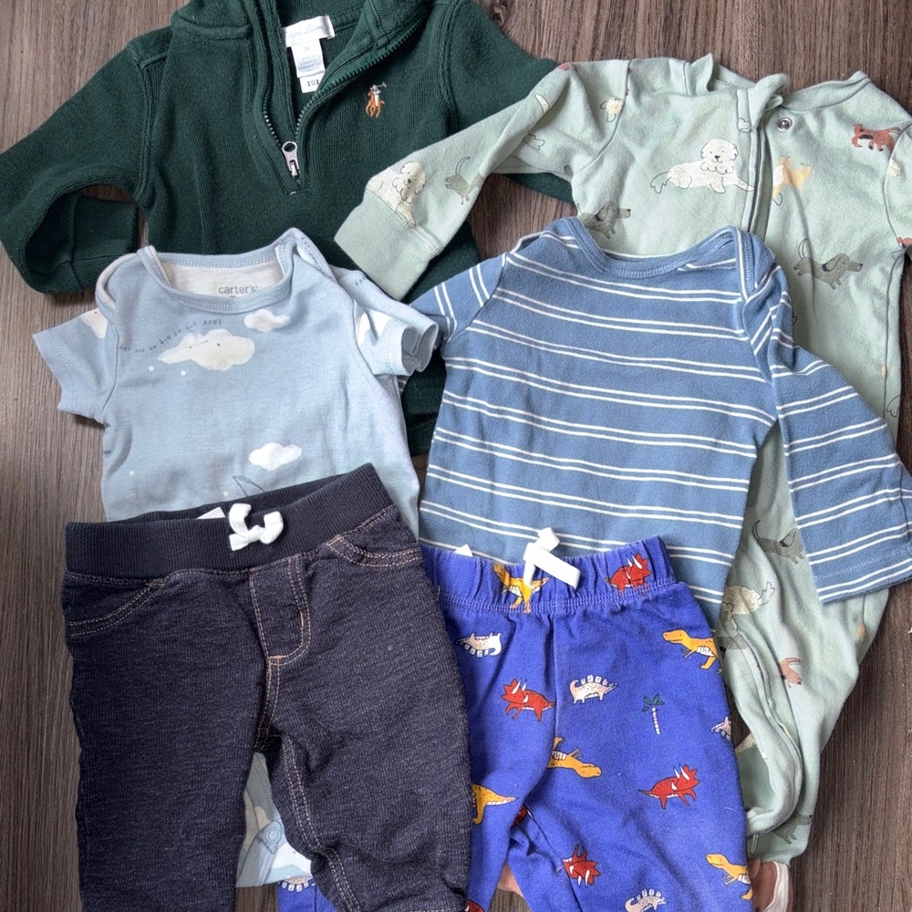 Bundle of 6 9 month outfits Carters